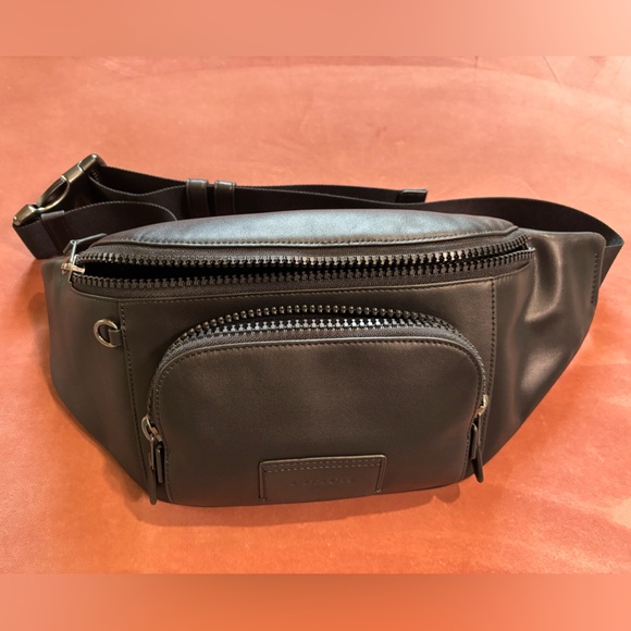 Coach Track Belt Bag Smooth Leather Never Used - Picture 1 of 3